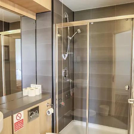 Jubilee Ground-floor Double Bedroom * Penrith